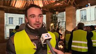 A Martel Lot une marche aux flambeaux en hommage aux Gilets jaunes tués depuis le 17 novembre [upl. by Samled]