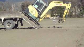 Loading an excavator onto a truck without ramps [upl. by Eca]