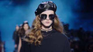 DIOR  Desfile prêt à porter otoño invierno 2017 2018 [upl. by Raybin]