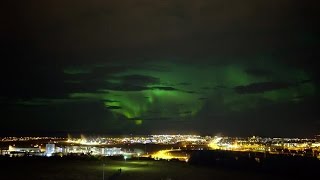 Reykjavik éteint ses lumières pour regarder des aurores boréales [upl. by Killen850]