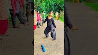 Kamariya gole gole dance dancerchitra shorts chitrakootkiqueen [upl. by Oicnoel30]