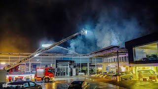 Großbrand in Wuppertal Ersatzteillager von Mercedes Benz Autohaus in Flammen  19012022 [upl. by Ayerf]