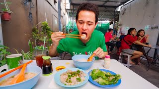 Malaysian Street Food  131 Chicken Noodles for Breakfast  Penang Malaysia [upl. by Des]