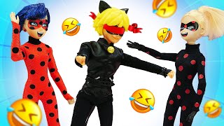 LadyBug et Chat Noir jouent à colinmaillard Qui va gagner Jeux avec poupées pour fille [upl. by Enylcaj]