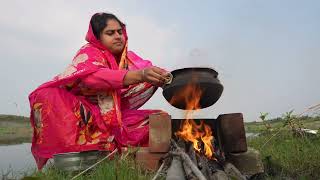 নদীর তীরে ইলিশ পোলাও রান্না  Village life with Shampa [upl. by Mushro]