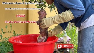 Smart baby Icy taking a bath with Mom so Cute 😍😘 [upl. by Marie]