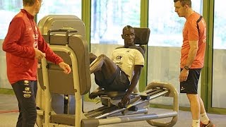 Séance de gainage et musculation des Bleus à Clairefontaine [upl. by Aehsat]