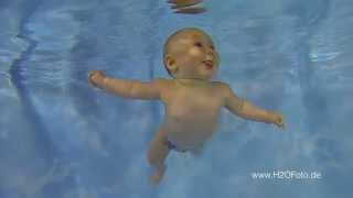 Babyschwimmen Unterwasserfotos im Babyschwimmkurs [upl. by Eek879]