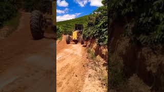 Motoniveladora New Holland RG 140B VHP cortando estrada [upl. by Atwood]