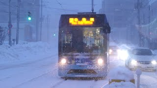 大雪函館トラム Hakodate tram in the heavy snowfall [upl. by Eslud534]