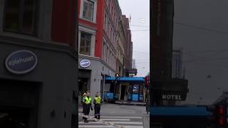 Tram in Oslo entgleist und bohrt sich in Geschäft  DW Nachrichten [upl. by Standford]