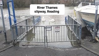 UK Slipway 15 Thames Promenade public slipway River Thames Reading [upl. by Hercule]