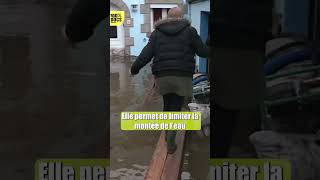 Il vit dans sa maison inondée par les eaux  shorts [upl. by Midan]