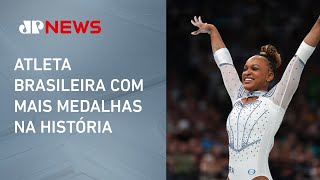 Paris 2024 Rebeca Andrade recebe medalha de prata na final do salto [upl. by Ayotnom]