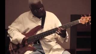 エイブラハム・ラボリエルのベース・ソロ！ Abraham Laboriel amazing bass solo [upl. by Loria986]