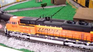 Athearn HO SD70ACe Vs MTH HO SD70ACe Review [upl. by Major172]