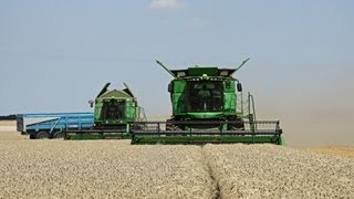 Moisson 2011 New John Deere S660 amp S560  wheat harvest [upl. by Casta995]