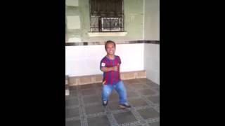 Enano bailando cumbia [upl. by Airretal]