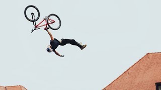 Szymon bringing the Extension Man over the Roofs of Germany I Red Bull District Race 2017 [upl. by Jacinto]