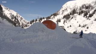 Sportgastein ein Iglu wird gebaut [upl. by Attecnoc]