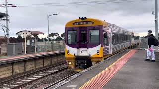 Sprinter Arriving at Donnybrook on the Seymour line [upl. by Venus]