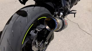 Black Widow Exhaust Silencer Kit  200mm Round Blue Tip Carbon Silencer GSXS 750 2022 [upl. by Adieren86]