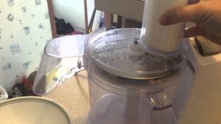 How to slice using the Black amp Decker Quick N Easy Food Processor [upl. by Coleville]