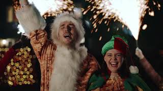 A Sausage CaRoll  Walkers Christmas Advert 2020  Walkers Crisps [upl. by Fradin910]