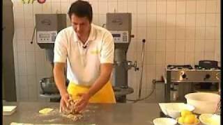 Zimtsterne backen mit Dominic Padeffke von der BäckereiKonditorei Padeffke aus Mössingen [upl. by Yecnuahc]