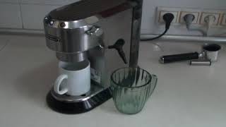 Чистим от накипи кофеварку DeLonghi Dedica EC 680 [upl. by Giraldo]