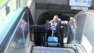 Trac Rollstuhl Treppe Unfall [upl. by Orvil945]