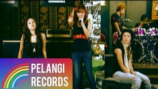 Dewi Dewi  Takkan Ada Cinta Yang Lain  Official Music Video [upl. by Abernathy]