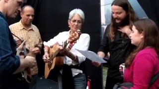 Nano Stern y Joan Baez Gustoc 2014 [upl. by Etnaled]