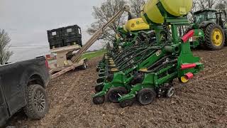 JOHN DEERE planters planting corn and soybeans [upl. by Mafalda538]