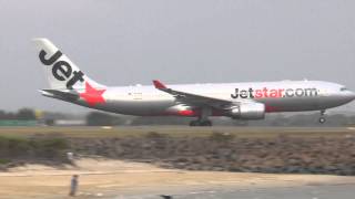 Emirates 777 Go Around as Jetstar 330 is Taking Off   1080p [upl. by Eintruoc]