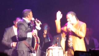 Antony Santos en tarima con Luis Vargas performing quotDebate de 4quot [upl. by Mandal422]