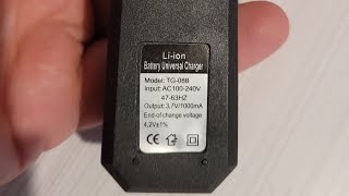 Utiliser un chargeur LiOn modèle TG088 sur une prise française 240 V avec adaptateur [upl. by Ivette]