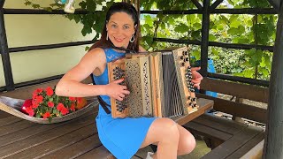 Claudia Hinker spielt den ZILLERTALER HOCHZEITSMARSCH auf ihrer Steirischen Harmonika [upl. by Ilera]