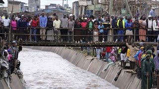 Kenya  un mort suite à lévacuation dun quartier en zone inondable [upl. by Llyrehc]