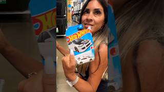 Karmen finds the white Honda Civic Si hotwheelshunting hotwheels hotwheelscollector treasurehunt [upl. by Haroun]