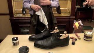 Conseils pour glacer ses chaussures par Crockett amp Jones [upl. by Ailedua]