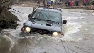 Mitsubishi Pajero 4x4 Extreme river crossing [upl. by Cranford776]