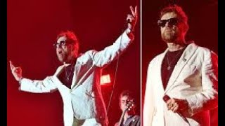 Blurs Damon Albarn blasts apathetic Coachella crowd and vows not to return as fans call audience [upl. by Nemaj51]