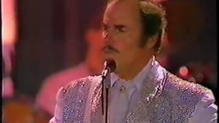 Slim Whitman Sings Rose Marie Live in Ireland [upl. by Lud64]