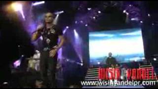 Wisin amp Yandel Gracias a ti Live [upl. by Nimaj]