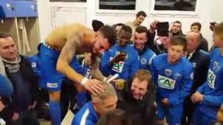 Le coach dAvranches se fait raser le crâne en direct par ses joueurs [upl. by Dalton]