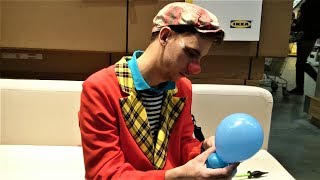 IKEA HASSELT  CLOWN JOEPS MAKES VERY FAST BALLOON ANIMALS IN BELGIUM Clown Joeps doet ballonplooien [upl. by Justino]