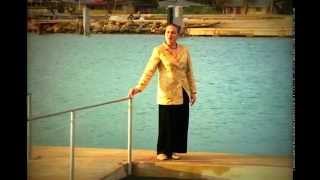 tongan singer singing teu ui ki he Afiona [upl. by Anaynek]