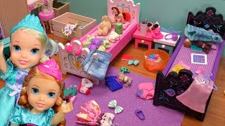 What a mess  Elsa amp Anna toddlers are cleaning their rooms [upl. by Bruce]