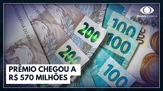 Mega da Virada tem prêmio recorde de R 570 milhões [upl. by Anual]